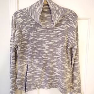 🛍️*4/25 Sz S Converse white & grey top